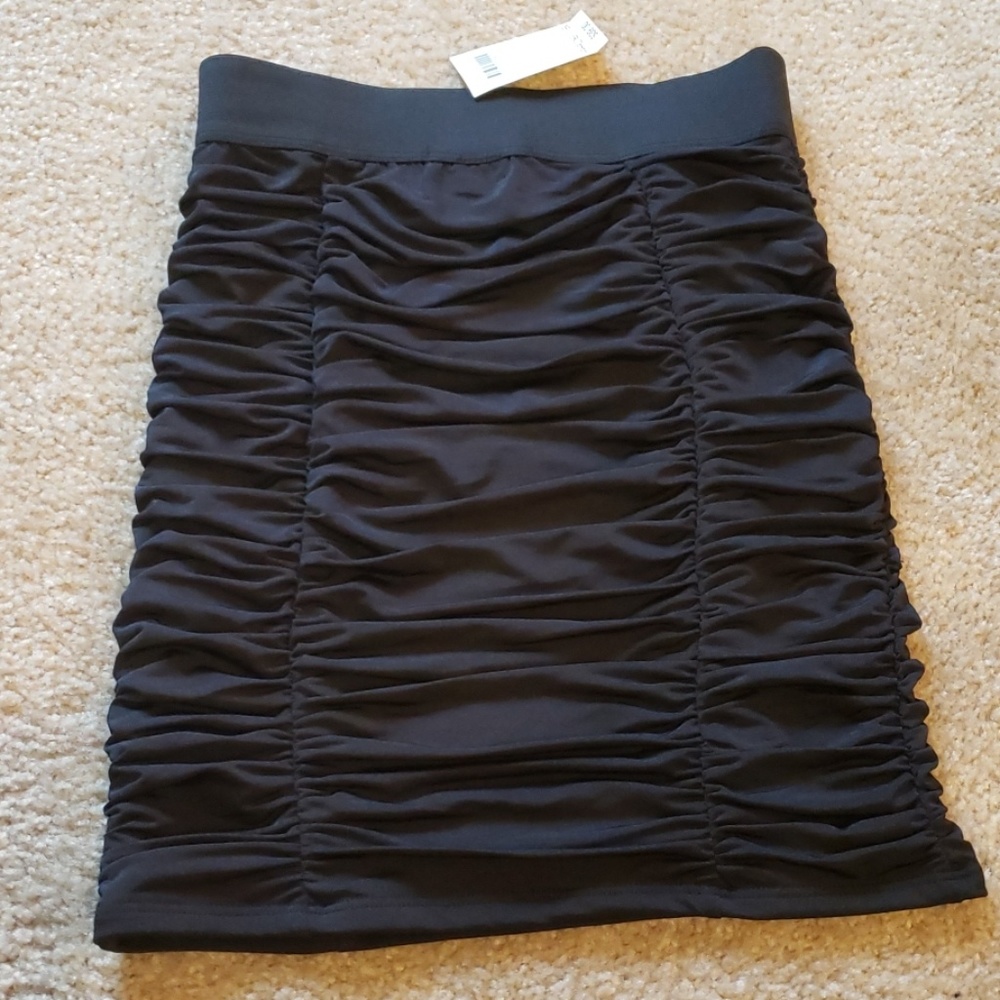NWT Super Sexy & Comfy Rouch Skirt